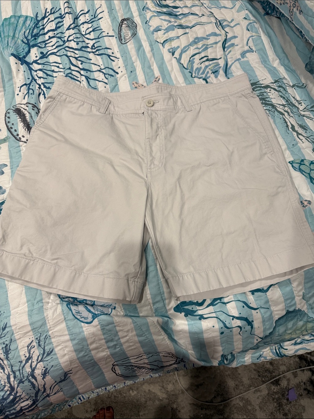 Roundtree & Yorke Men's Light Gray Flat-Front Shorts